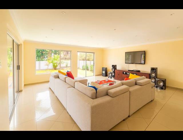 5 BEDROOM HOUSE FOR SALE IN MORELETAPARK